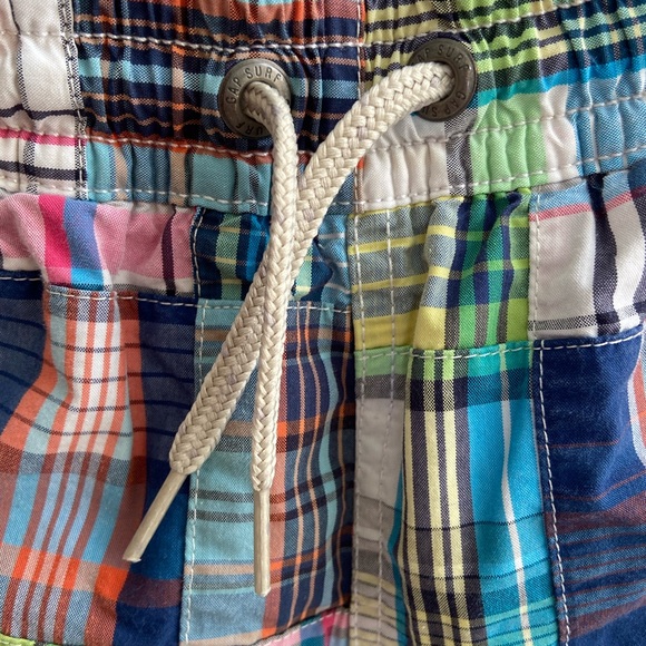 Gap boys swim shorts in multicoloured plaid with drawstring - Picture 2 of 6
